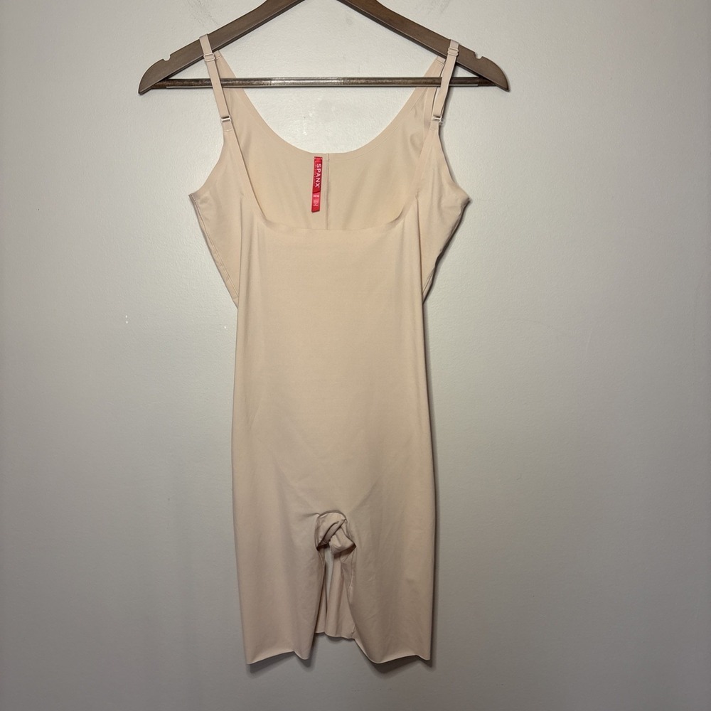 SPANX Thinstincts‎ Open Bust Mid Thigh Bodysuit Shapewear Beige Medium M
